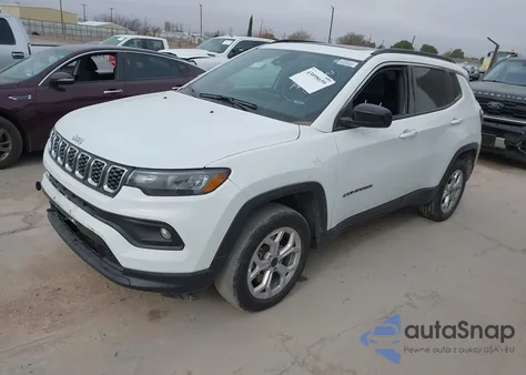 2025 Jeep Compass Latitude 4X4 z USA, uszkodzony, nr VIN 3C4NJDBN0ST569939